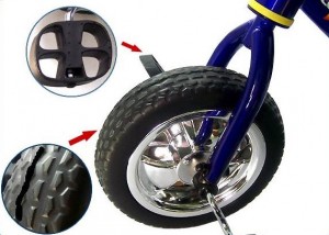 трехколесный велосипед с резиновыми колесами