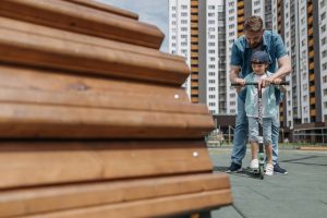 Read more about the article Как подготовить ребёнка к первой поездке на самокате