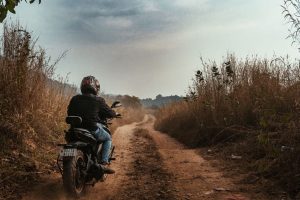 Read more about the article Как выбрать детский самокат для грунтовых троп и парка