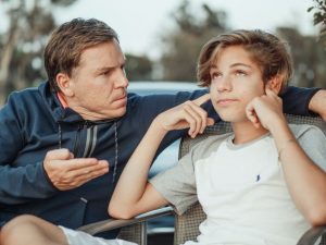 Read more about the article Самокат, спорт и ставки: как спокойно поговорить с подростком